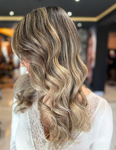 balayage blond froid femme salon kayl grana style